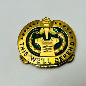 US Army Drill Sergeant Instructor DI Identification Badge Insignia Pin Crest marked Vanguard on reverse
