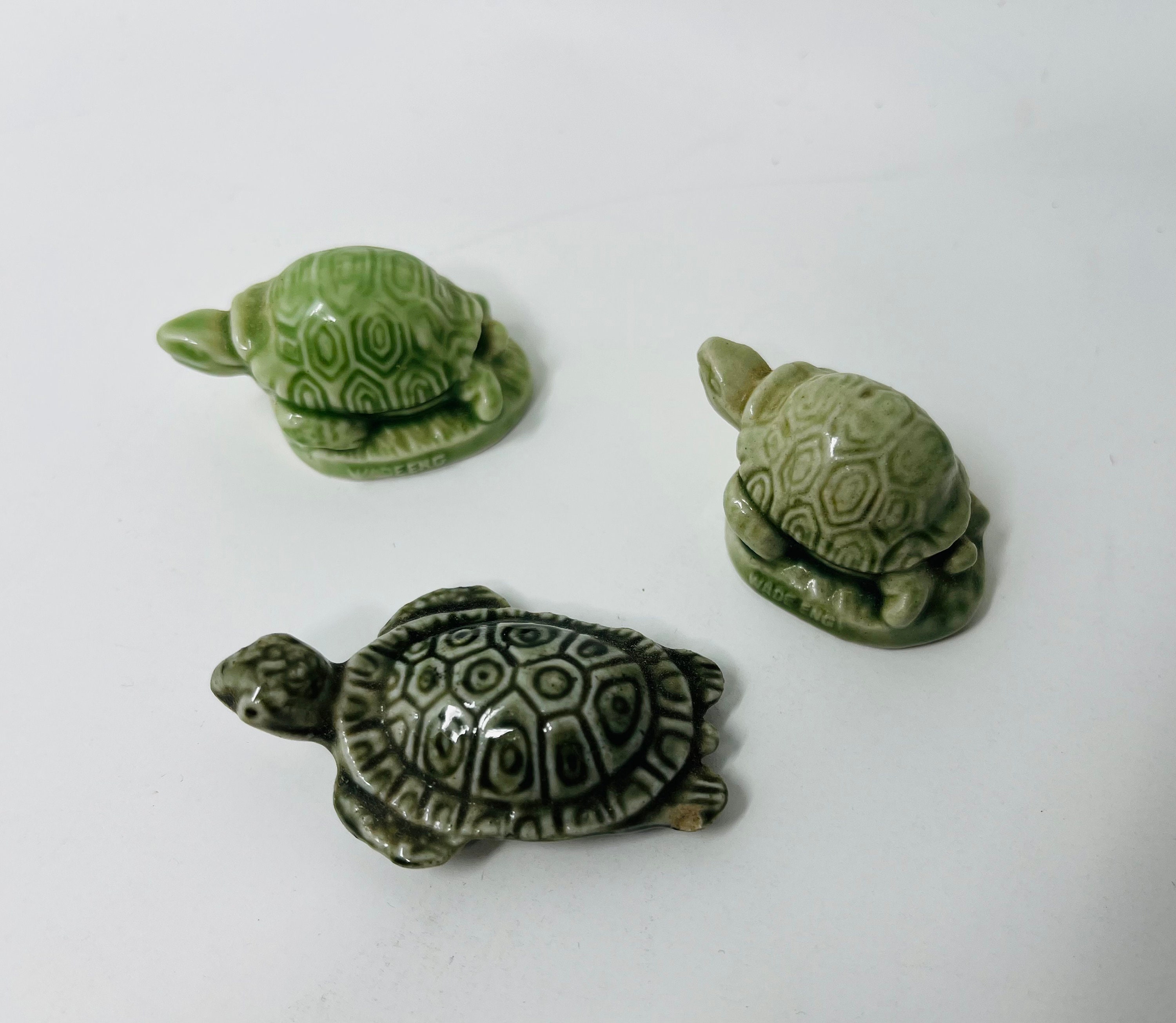 2 Count 21mm Vintage Style Chinese White and Blue Turtle Tortoise Porcelain  Beads Cute Animal Beads Clay Bead Charms Pendants Traditional 