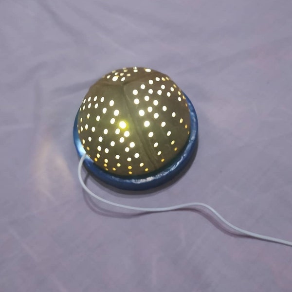 lampe de table en noix de coco