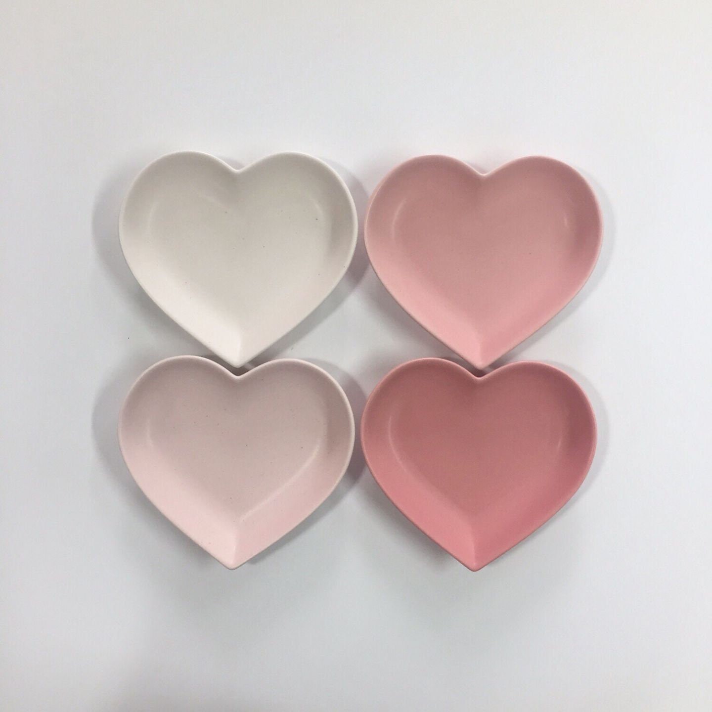 Heart shaped plate with heart shaped marshmallows, flat lay. Stock Photo by  puhimec