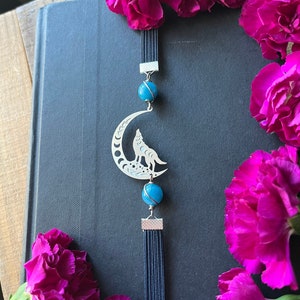 Howling Wolf Bookmark • Blue Sponge Wolf Book Thong • Silver Wolf Bookmark • Bookworm Gift • Wolf Gift • Animal Bookmark • Howling at Moon
