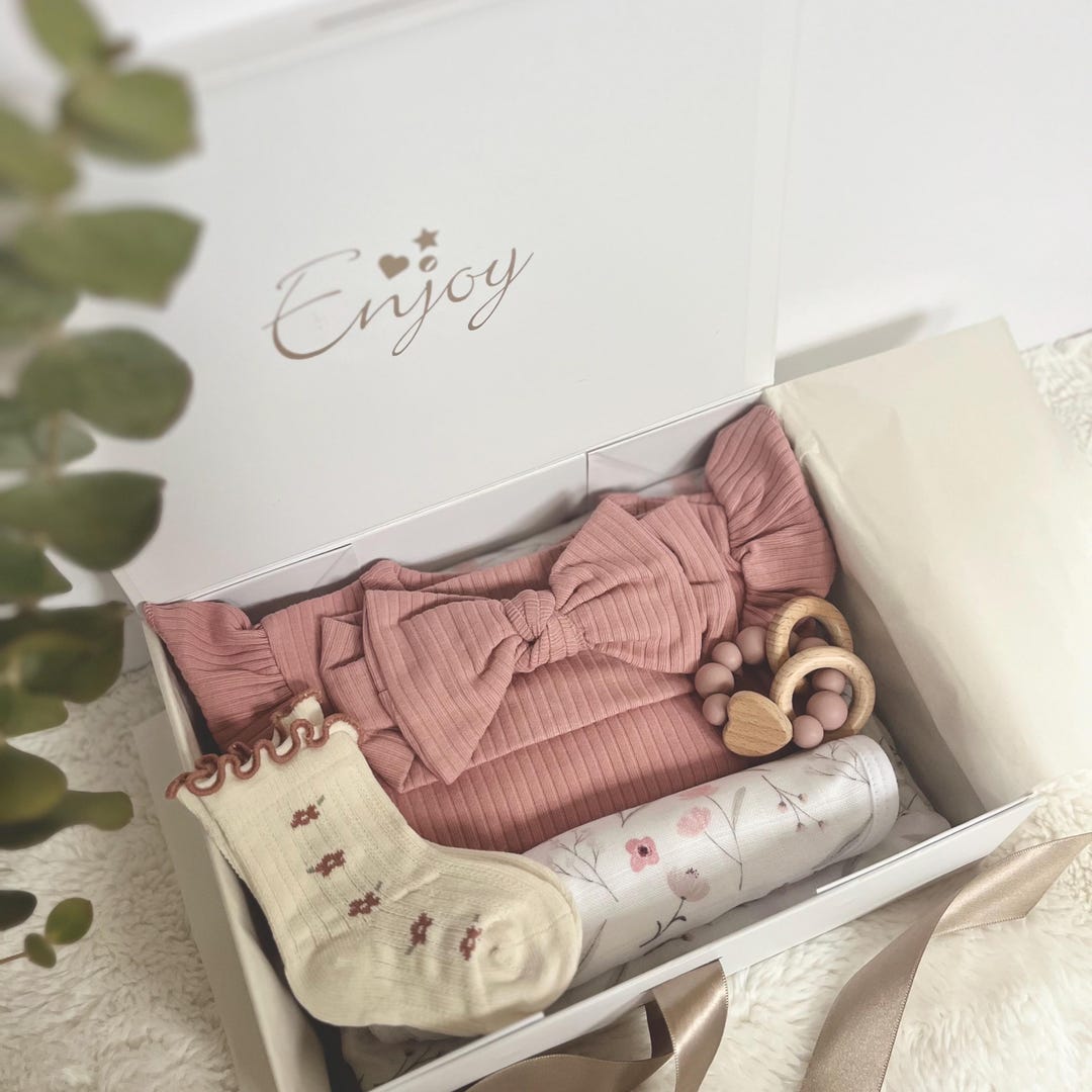 Personalizable Baby Girl Gift Box – Organic Cotton Newborn Set - Etsy
