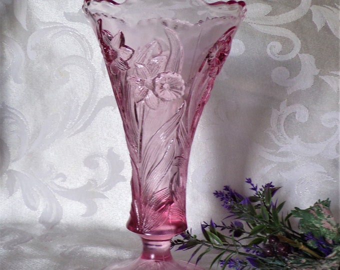 Beautiful Pink Embossed Water Lily Vase