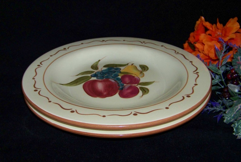 2 Home China Around the Orchard Luncheon Dinner Plate Fruit Center