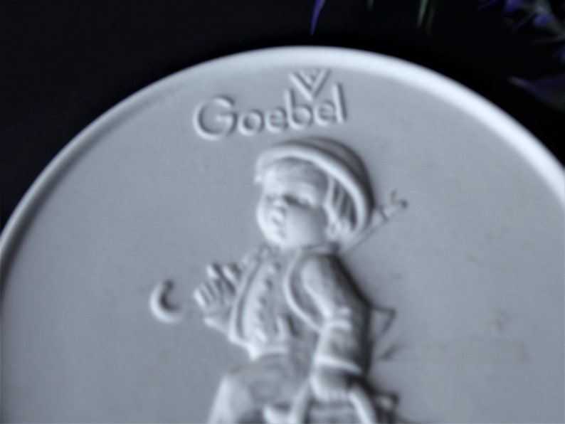 Vintage Goebel Hummel W Germany Collectors Club Member Plaque Medallion Plate
