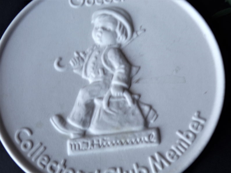 Vintage Goebel Hummel W Germany Collectors Club Member Plaque Medallion Plate