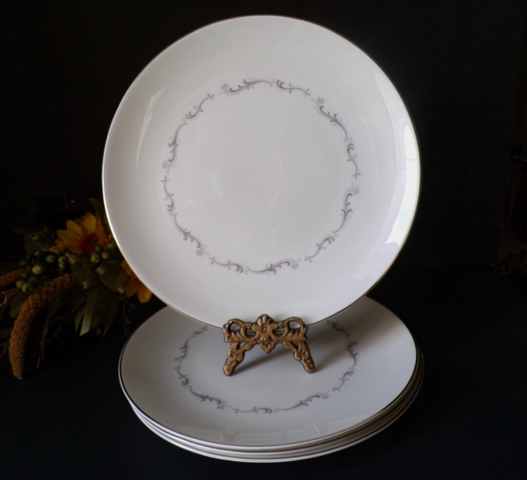 Vintage Royal Doulton Fine Bone China Dinner Plate Set of 4