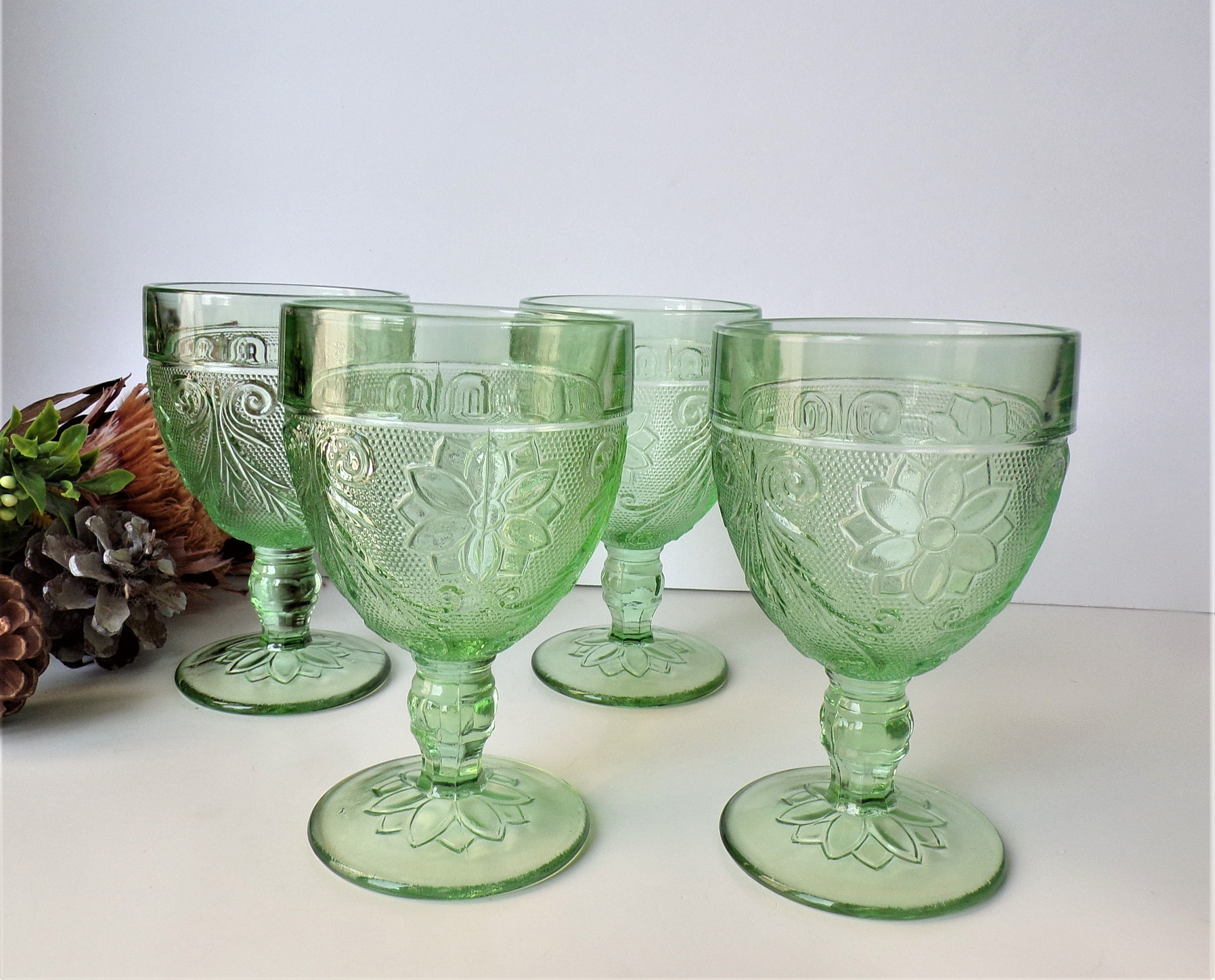 Roshtia 12 Pieces Green Wine Glasses 11.8 oz Vintage Embossed Leaf Pattern  Water Goblets Dishwasher …See more Roshtia 12 Pieces Green Wine Glasses
