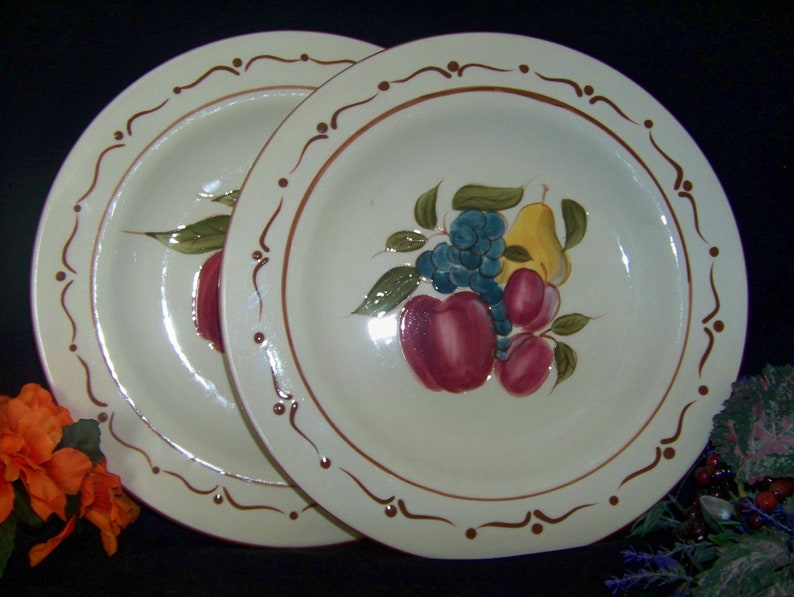 2 Home China Around the Orchard Luncheon Dinner Plate Fruit Center