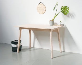 Chop Shop: Blake Desk - Houten berken multiplex bureau voor een thuisstudie of kantoortafel. Minimalistisch duurzaam ontwerp WFH computerwerkplek.