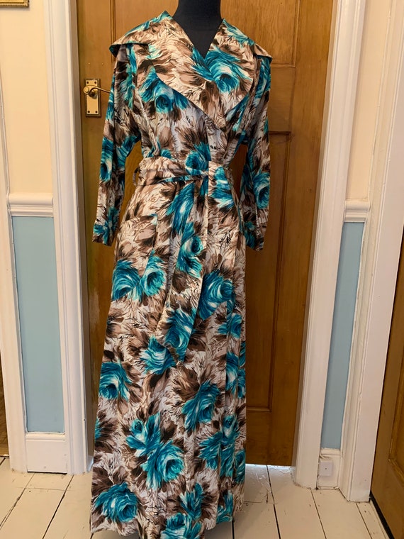 Stunning floral 1940s housecoat