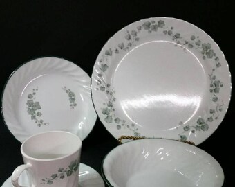 Vintage Corelle discontinued dinnerware. Callaway ivy swirl pattern. 20 pieces total.u