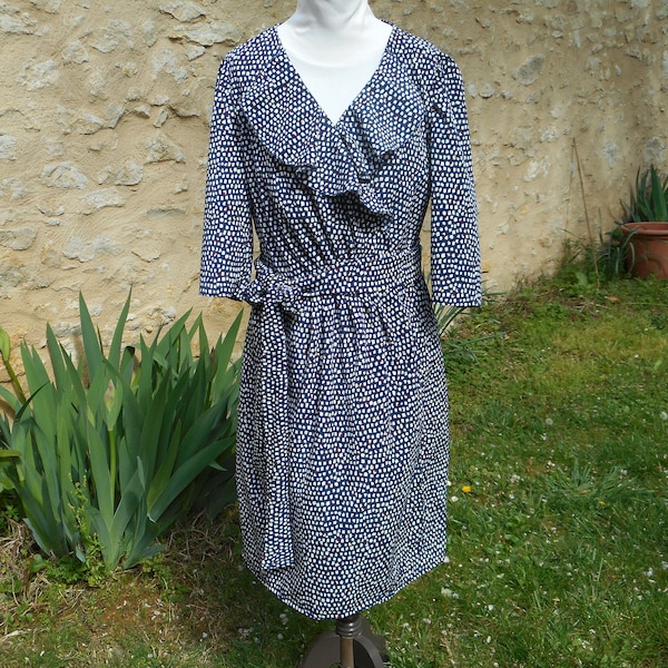 Robe d'été femme portefeuille en tissu bleu marine et impressions taille  42 au 44 taille L ou robe femme croisée et légère infroissable