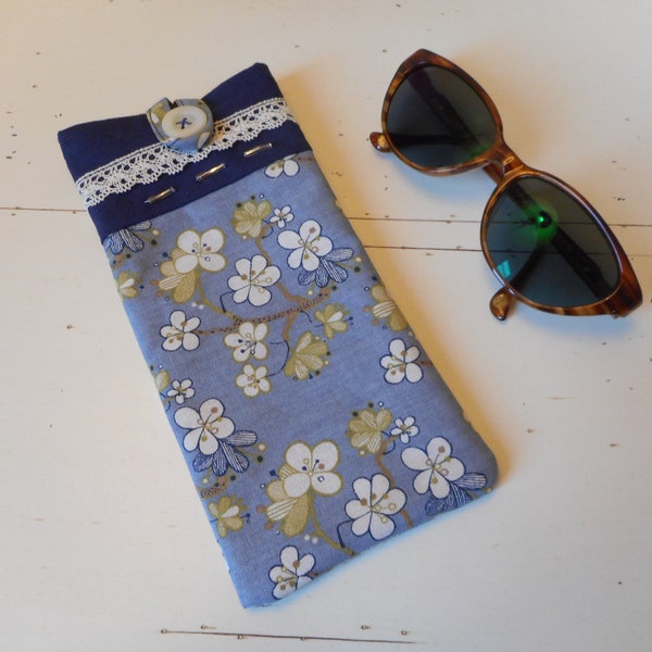 Etui à lunettes en tissu bleu à fleurs ou pochette à lunettes en tissu bleu fait main