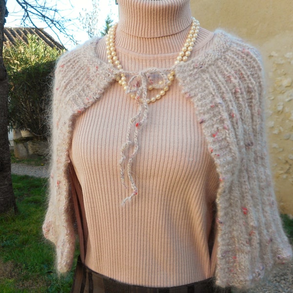 Chauffe-épaules femme en laine Mohair rose et grise ou poncho en laine pour femme  ou cape rose et grise tricotée taille unique