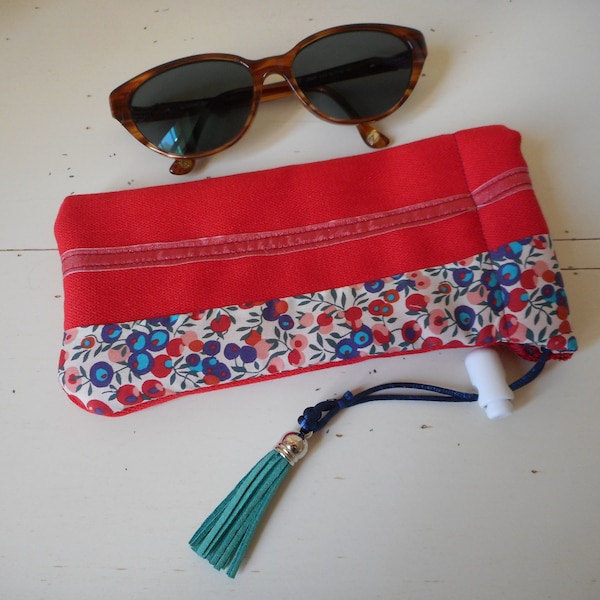 Etui à lunettes ou téléphone portable en tissu rouge et fleurs fait main