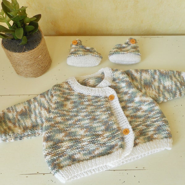 Brassière pour bébé prématuré de 2 à 3 kg et chaussons tricotés main  Layette