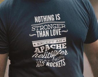 Apachen Hubschrauber T-Shirt: Militär Luftfahrt T-Shirt, Lustiges Geschenk
