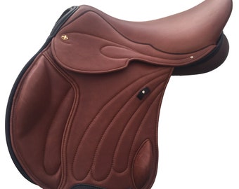 Balmoral Cognac Jump Saddle Echtes Kalb Voll mit Diamanten überzogen