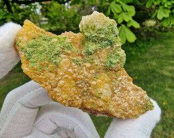 Pyromorphite on Quartz - Bwlch Glas Mine - Pyromorphite - Minerals - Welsh minerals - Crystals