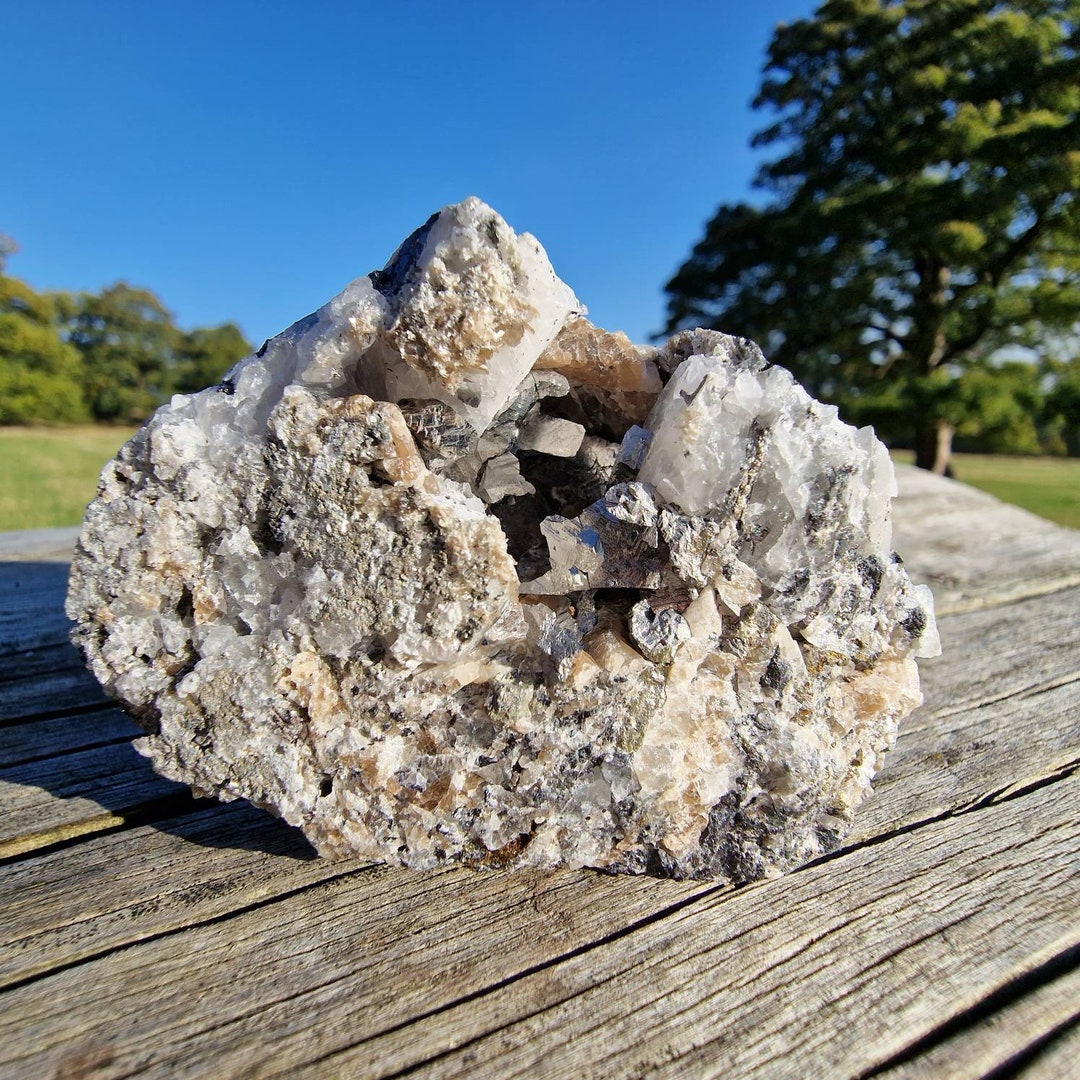 arsenopyrite-scheelite-and-wolframite-carrock-mine-scheelite