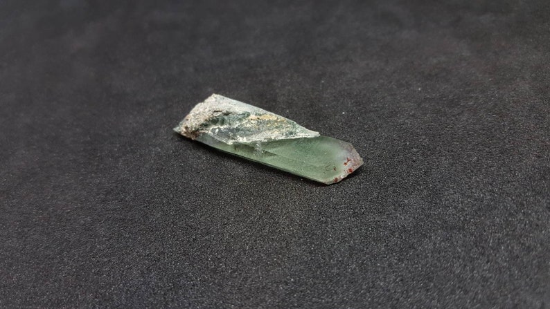Tabular Chlorine Quartz with Hematite inclusionsChlorine phantom QuartzMineralsCrystalsHealing crystalsUnique mineralsUnique crystals