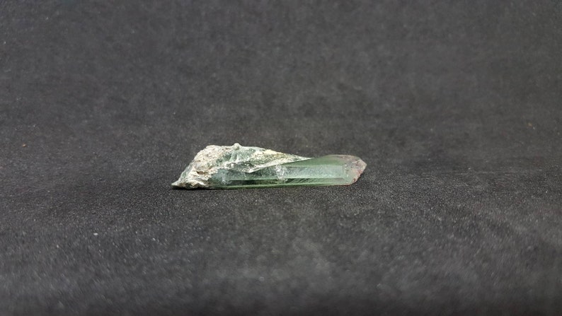 Tabular Chlorine Quartz with Hematite inclusionsChlorine phantom QuartzMineralsCrystalsHealing crystalsUnique mineralsUnique crystals