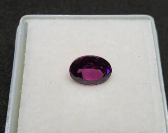 Purple Rhodolite Garnet gemstone - Gemstones - Rare gemstones - Garnet - Rare minerals