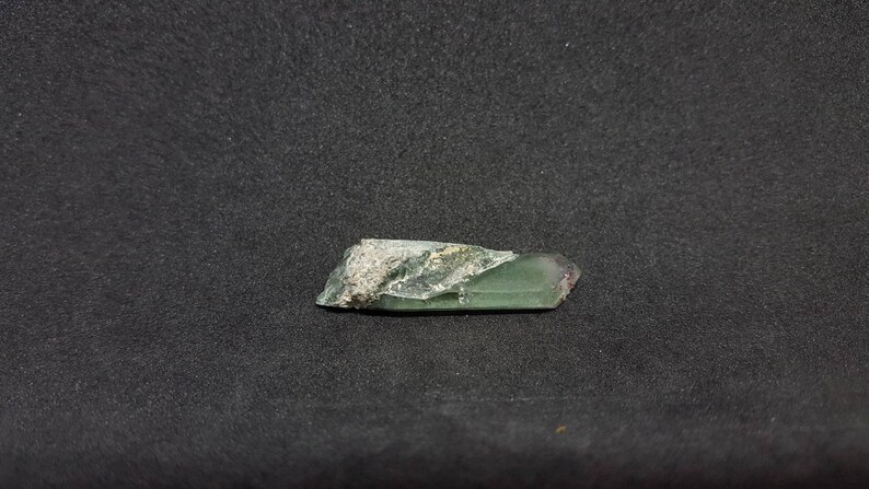 Tabular Chlorine Quartz with Hematite inclusionsChlorine phantom QuartzMineralsCrystalsHealing crystalsUnique mineralsUnique crystals