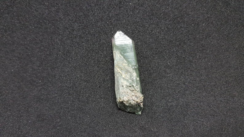 Tabular Chlorine Quartz with Hematite inclusionsChlorine phantom QuartzMineralsCrystalsHealing crystalsUnique mineralsUnique crystals