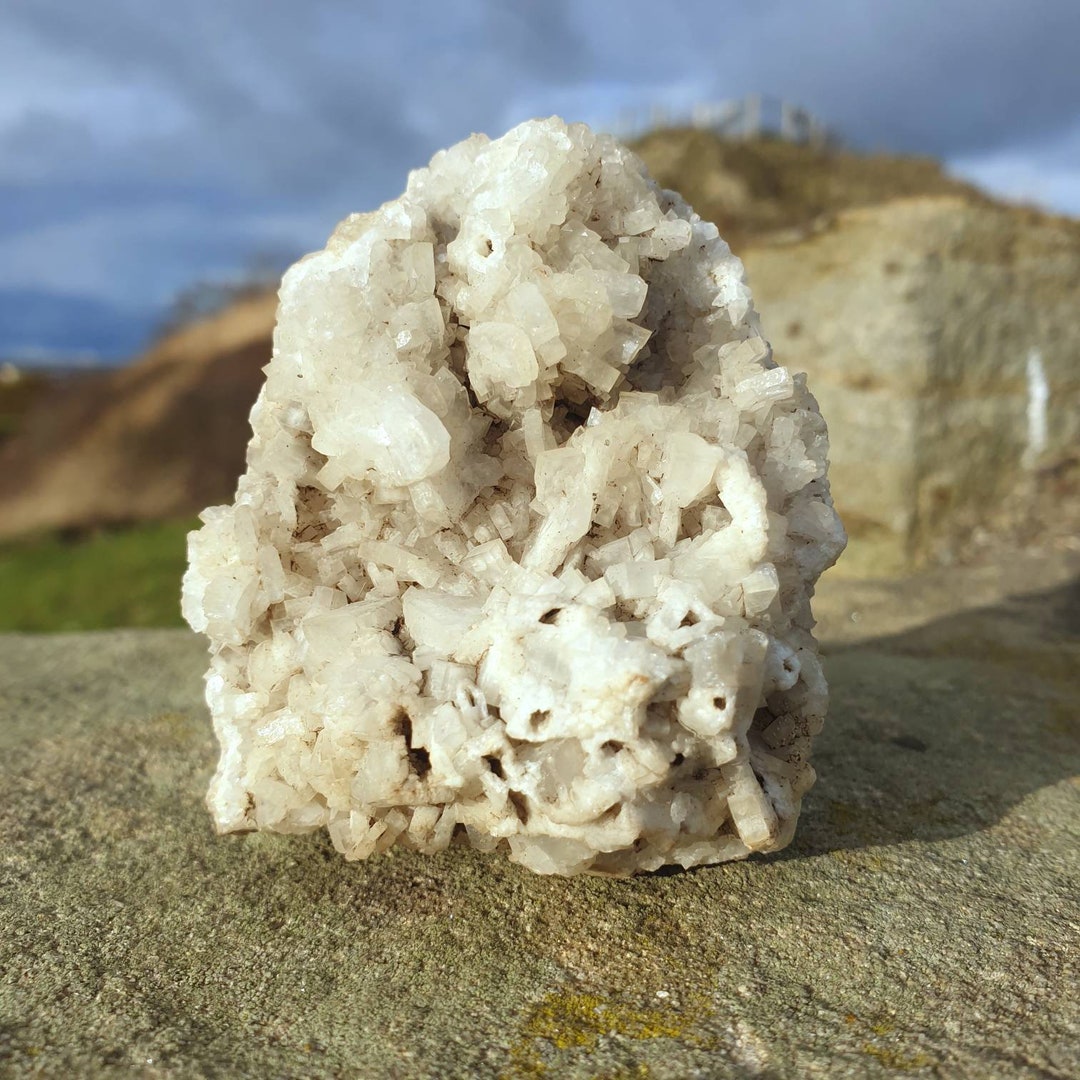 1．6kg！希少！】南極の石（中）手作りの台座付き