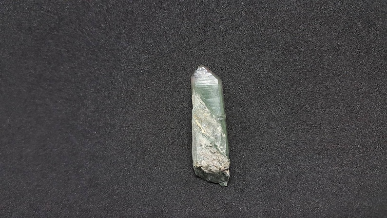 Tabular Chlorine Quartz with Hematite inclusionsChlorine phantom QuartzMineralsCrystalsHealing crystalsUnique mineralsUnique crystals