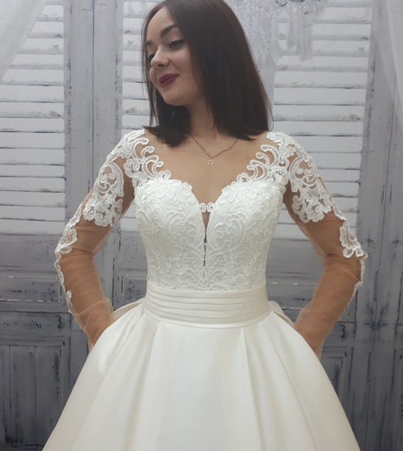 lace wedding dress with pockets