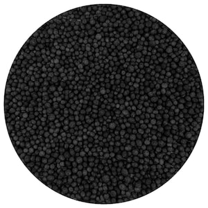 Pequeñas cuentas de espuma negras.