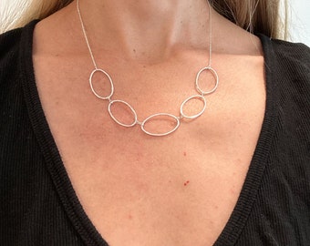 Oval link necklace, organic circle chain, hammered silver wire, layering necklace, modern jewelry, Christmas gift idea, statement necklace