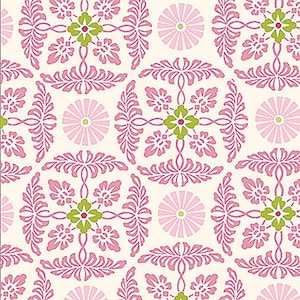 Peut inclure: Un motif répétitif sur fond crème présentant des éléments floraux roses stylisés et des fleurs vertes à quatre pétales. Le design inclut des éléments circulaires en forme d'étoile rose intercalés entre les grands arrangements botaniques symétriques.