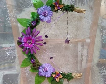 Crescent Moon Nature Wreath, Fairyland Floral Dreamcatcher, Spring Flower Wall Decor, Fairy Decor, Gift for Her, Gift for Spring, Magic Moon