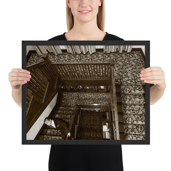 Infestato dalla storia - Poster fotografico incorniciato delle scale della Glen Tavern Inn