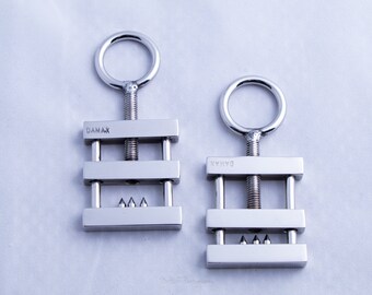 Nipple clambs with spikes