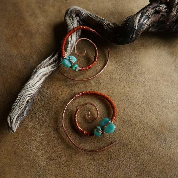 Boucles d'oreilles spirales de fée cuivre coton et pierres d'Amazonite magiques tribales type créole