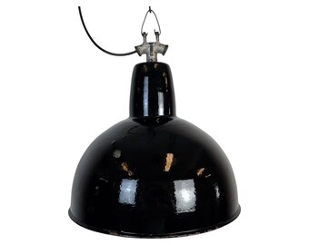Industriële zwart geëmailleerde fabriekslamp met gietijzeren blad, jaren 1950