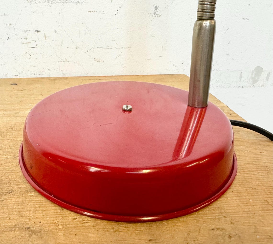 Red Industrial Gooseneck Table Lamp, 1960s, foto 4 di 5