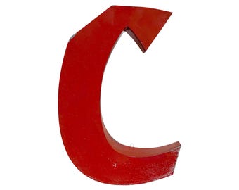 Lettera C in ferro rosso vintage, anni '70
