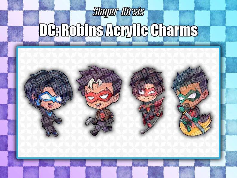 K&ouml;nnte beinhalten: Vier Acryl-Anh&auml;nger im Chibi-Stil mit DC-Charakteren in verschiedenen Kost&uuml;men, inklusive blauer, roter und gr&uuml;ner Masken und Outfits. Der Text Slayer Kirsis und DC: Robins Acrylic Charms steht &uuml;ber den Figuren auf einem karierten Hintergrund.