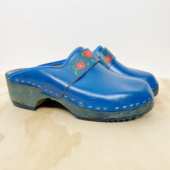 Vtg 70s Solva Swedish blue floral detail clogs 8