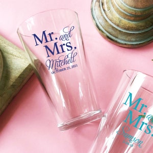 Mr and Mrs Printed Pint Personalized Glass // Beer Handy Glass // 24 pieces// Wedding Favors // Party Favors