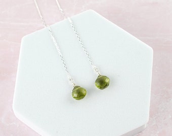 Örhängen i sterlingsilver med peridot, örhängen i sterlingsilver med trådar, kedjeörhängen, örhängen med födelsesten från Augusti, långa örhängen.