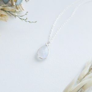 Collier pierre de lune en argent sterling - collier pendentif pierre de lune - bijoux pierre de lune arc-en-ciel - collier délicat pierre de lune - pierre de naissance de juin