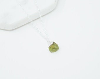 Raw Crystal Necklace Raw Peridot Necklace Raw Birthstone Necklace Peridot Necklace Peridot Pendant Necklace