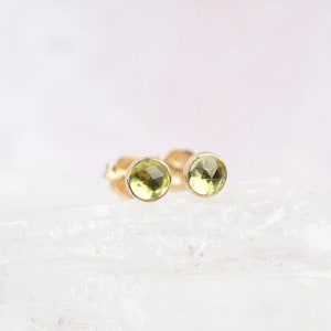 14K Gold Peridot Ohrringe Gold Ohrstecker Ohrringe Peridot Schmuck Post Ohrringe August Birthstone Ohrringe